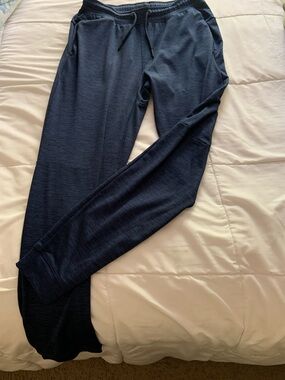 Vineyard Vines navy blue pants. Boys XL